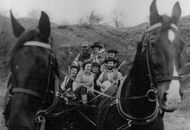Bluegrass Country Ramblers, Gruppenfoto mit Pferden 1978